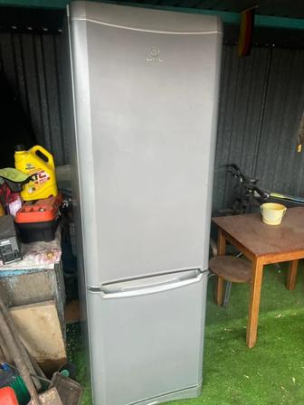 Продам холодильник Индезит