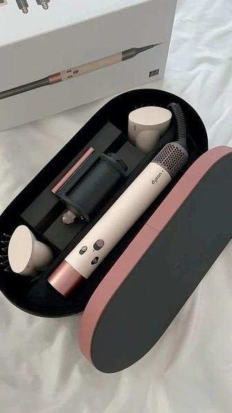 Dyson стайлер