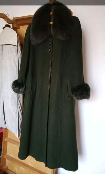 Польто зеленый воротник песец