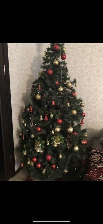елка с игрушками в подарок