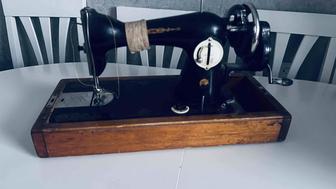 Продам швейную машинку