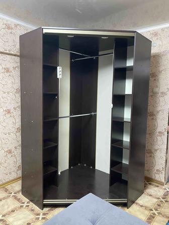 Угловой шкаф с подсветкой
