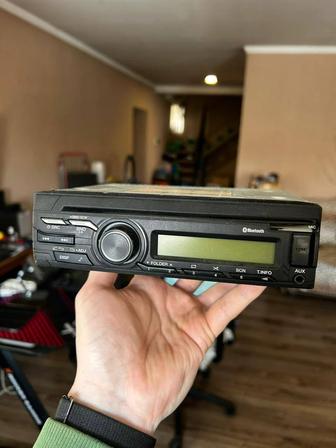 Автомагнитола Clarion