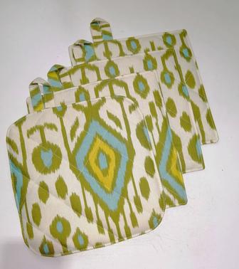 Сыпыра, прихватки, скатерти.