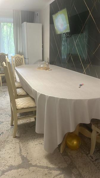 Стол со стульями