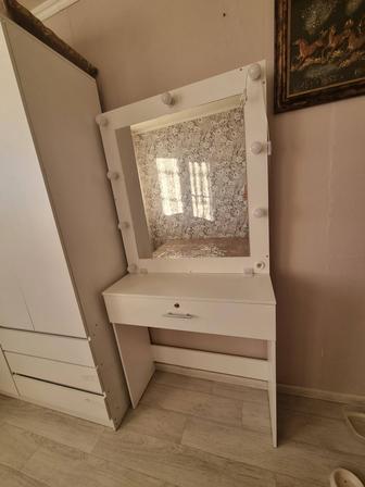 Продам стол для бровиста(визажиста)