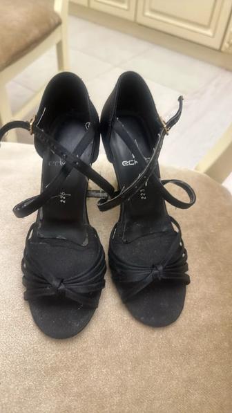 Продам туфли для бальных танцев