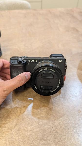 Sony a6400 с объективом Sony 16-50 F3.5. Клетка SmallRig в подарок