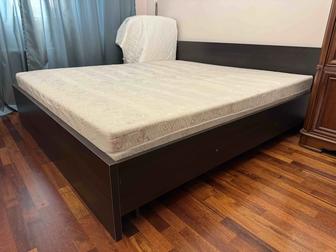Продам кровать с матрасом б/у