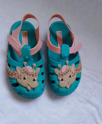 Босоножки на девочку.