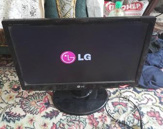 Срочно.Хороший монитор LG.2010г. Работает