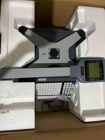 Электронный весы с печатью этикеток