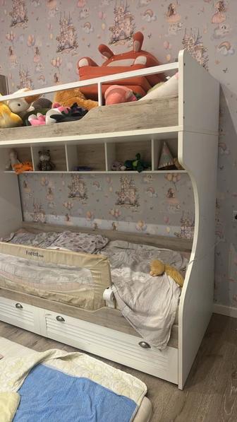 Кровать двухъярусная