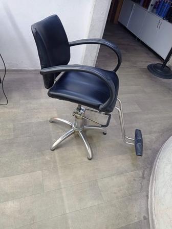 Парикмахерское кресло