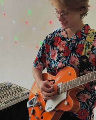 онлайн преподаватель гитары