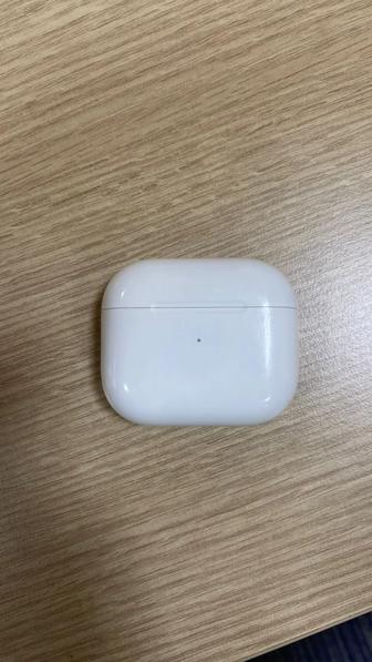 Продаю футляр от AirPods 3