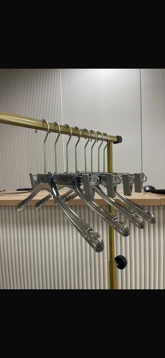 Продаю плечики, моноблок, принтера, ресепшен, рейлы, стулья, стойки