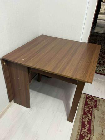 Кухонный стол книжный