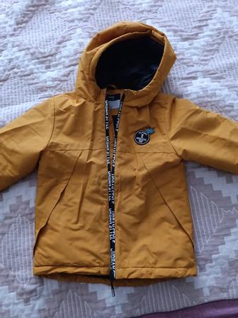 Продам детскую куртку