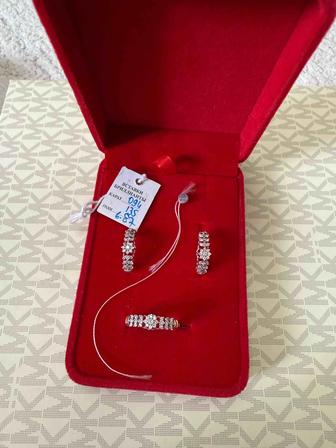 Продам бриллиантовый комплект