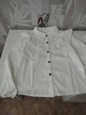 Продам школьную блузку на девочку