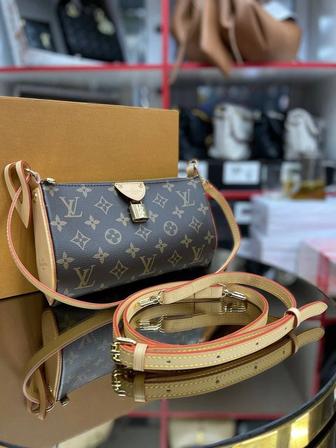 Сумка Louis Vuitton в фирменной подарочной коробке