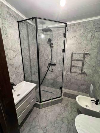 Прямая душевая кабинка из каленого стекла