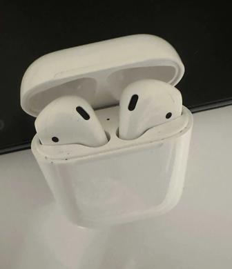 Продаю airpods 1 поколение