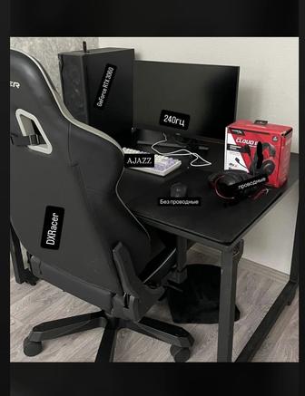 Игровой компьютер со столом и креслом