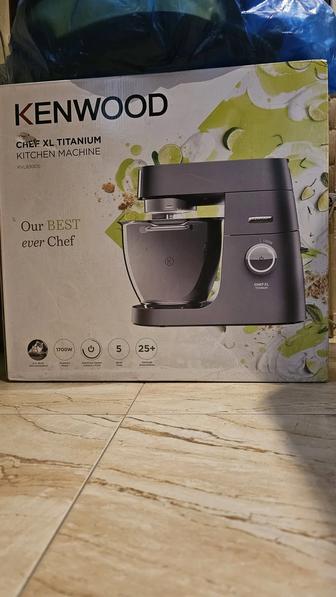 Продам кухонную машину Kenwood chef XL titanium