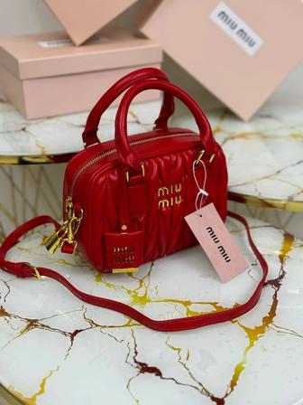 Сумка Miu Miu в фирменной подарочной коробке