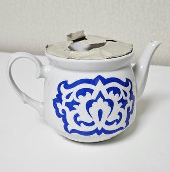 Маленький фарфоровый чайник