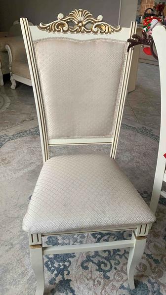 Продаю 12 стульев