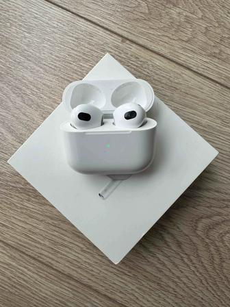 Продам оригинальные наушники AirPods 3