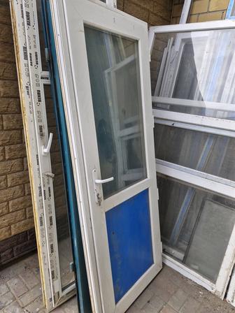 Продам пластиковые окна и двери бу хороший состояние