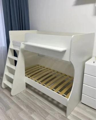 Двухъярусная детская кровать