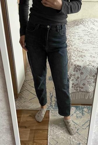 Джинсы mom