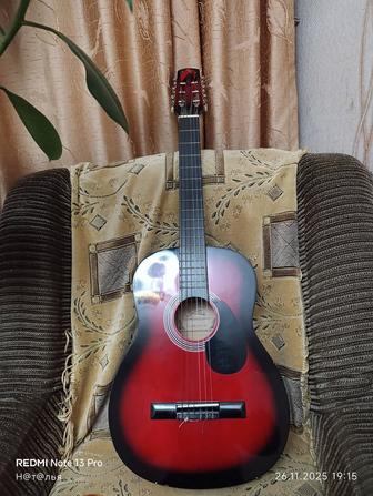 Продам шестиструнную гитару