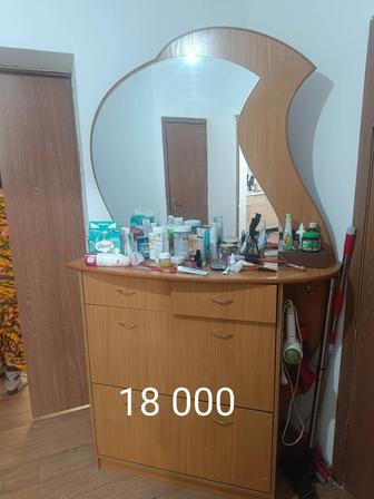 Продам мебель, диван, кровать, обувница с зеркалом, шкаф тумба, стол.