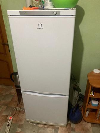 Продам холодильник