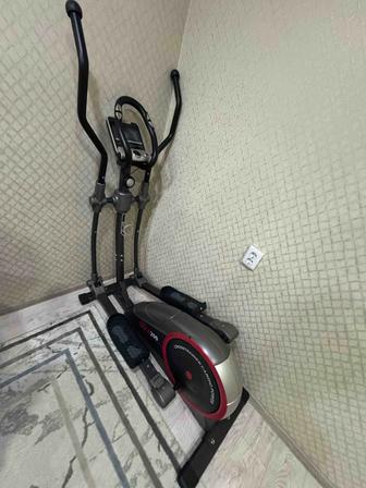 Продам эллипс (эллиптический тренажер)