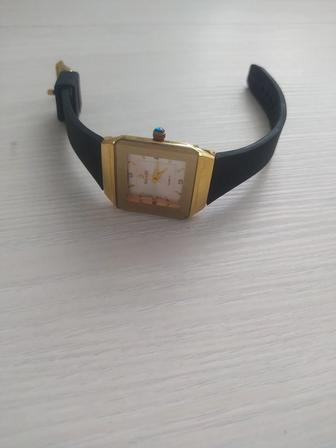 Продам женские часы