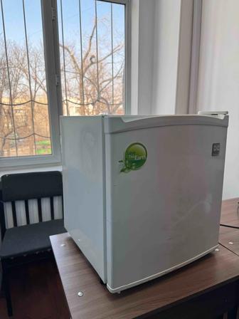 Продам мини холодильник