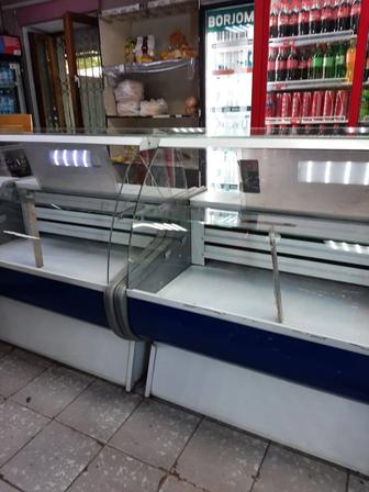 Продам витринный холодильник 120 см по длине