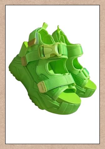 Продам неоновые босоножки на платформе