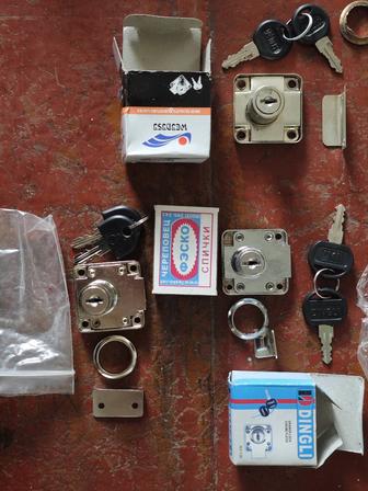 Врезной мебельный замок