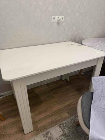 Обеденный стол