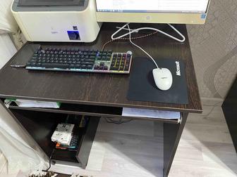 Продам компьютерный стол