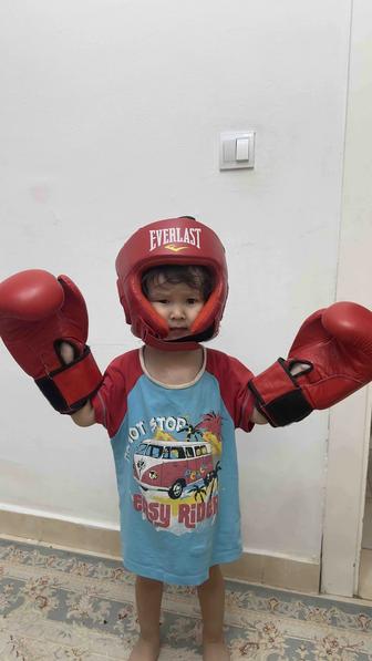 Боксерские перчатки со шлемом