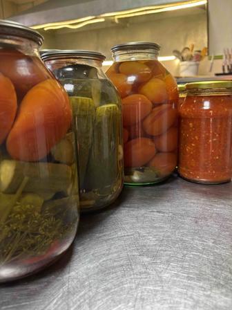Продаем соленья очень вкусные ! Огурцы , помидоры и аджика